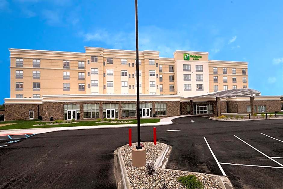 Holiday Inn & Suites Detroit - Troy by IHG