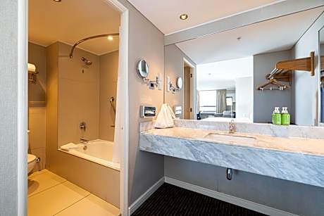 1 King Suite Ocean View