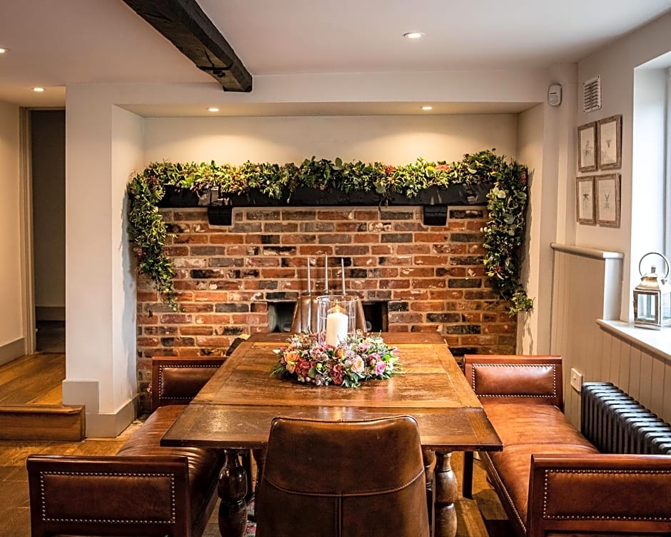 The Three Horseshoes