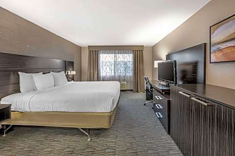 King Room with Roll-In Shower - Disability Access/Non-Smoking