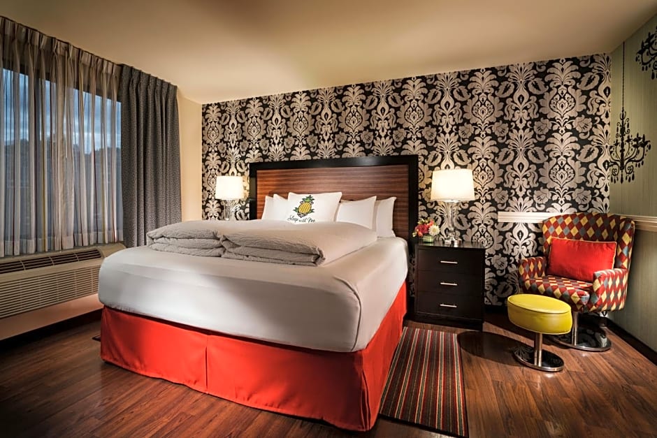 Staypineapple At The Maxwell Hotel