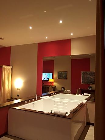Deluxe Suite with Spa Bath