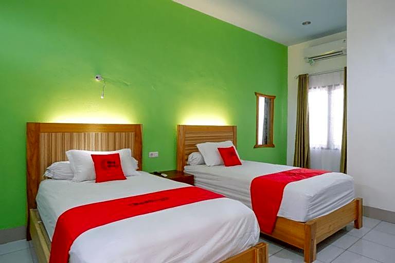 RedDoorz near Taman Makam Pahlawan Tatura