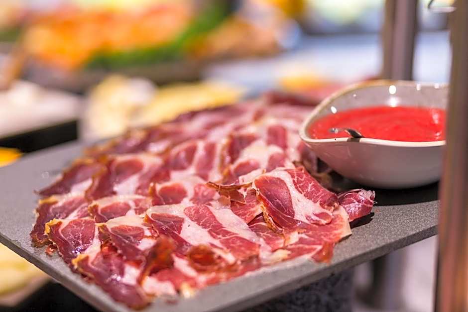 Petit Palace Lealtad Plaza