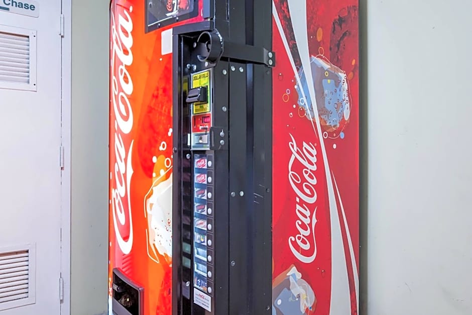 Econo Lodge Inn & Suites I-65