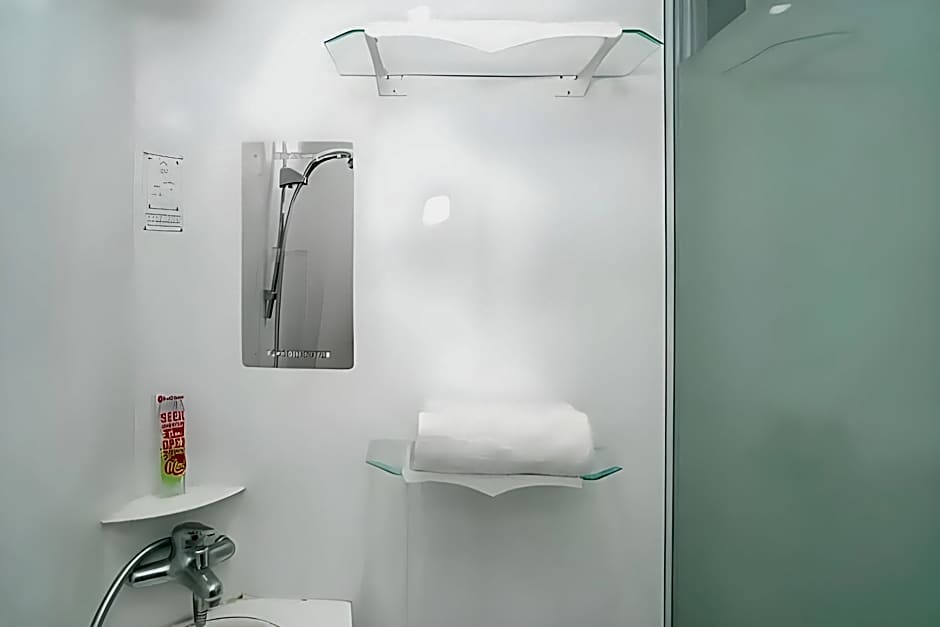 RedDoorz Plus @ Pondok Labu