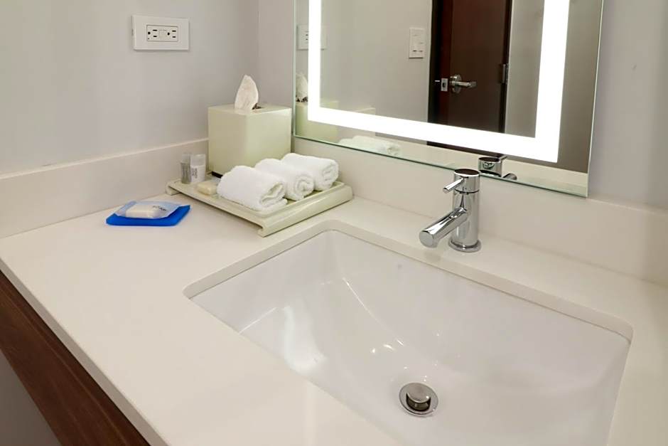 Holiday Inn Express And Suites Ensenada Centro By IHG