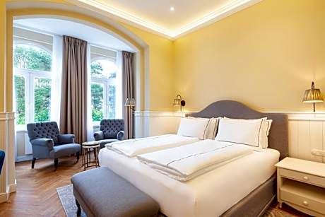 Junior Suite with Lounge Access