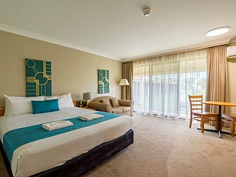 Executive King Room with Spa Bath