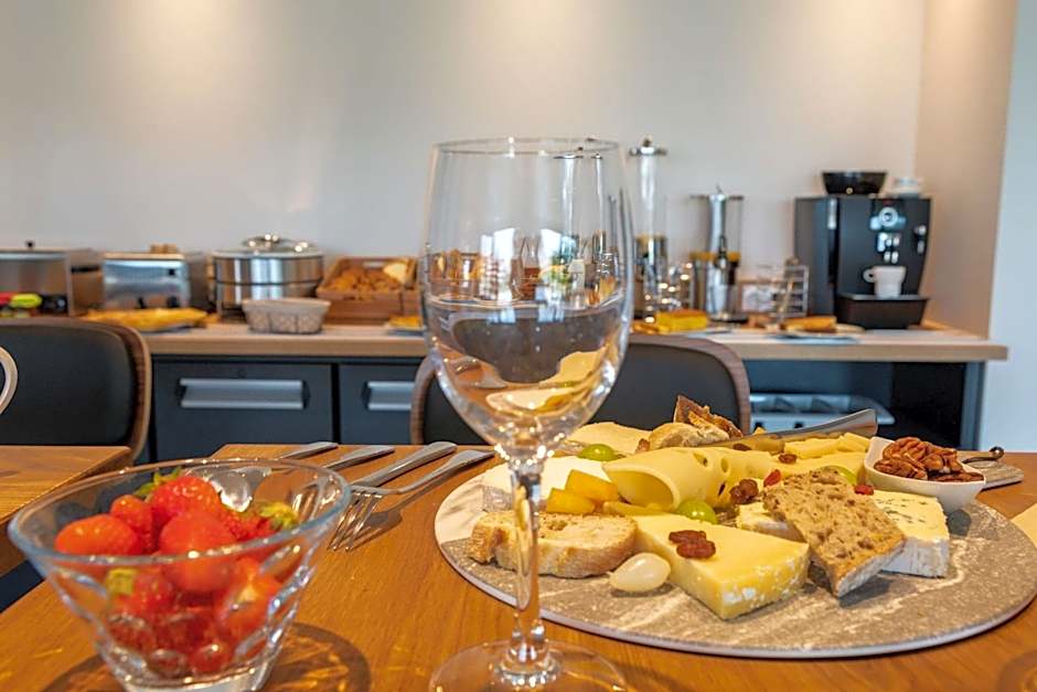 Brit Hotel Ploermel - Hotel de l'Hippodrome