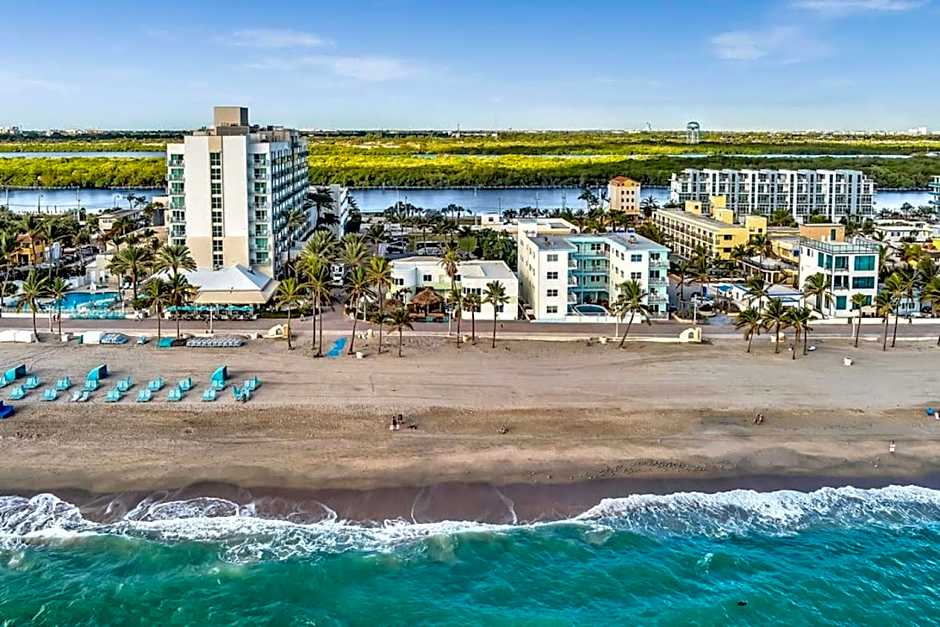 Panoramic beachfront Suite