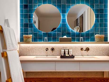 Junior King Suite with Terrace and Garden View