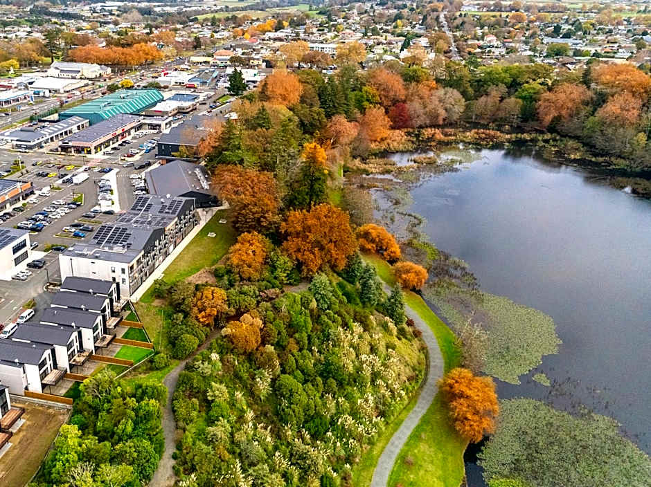 Hidden Lake Hotel & Apartments