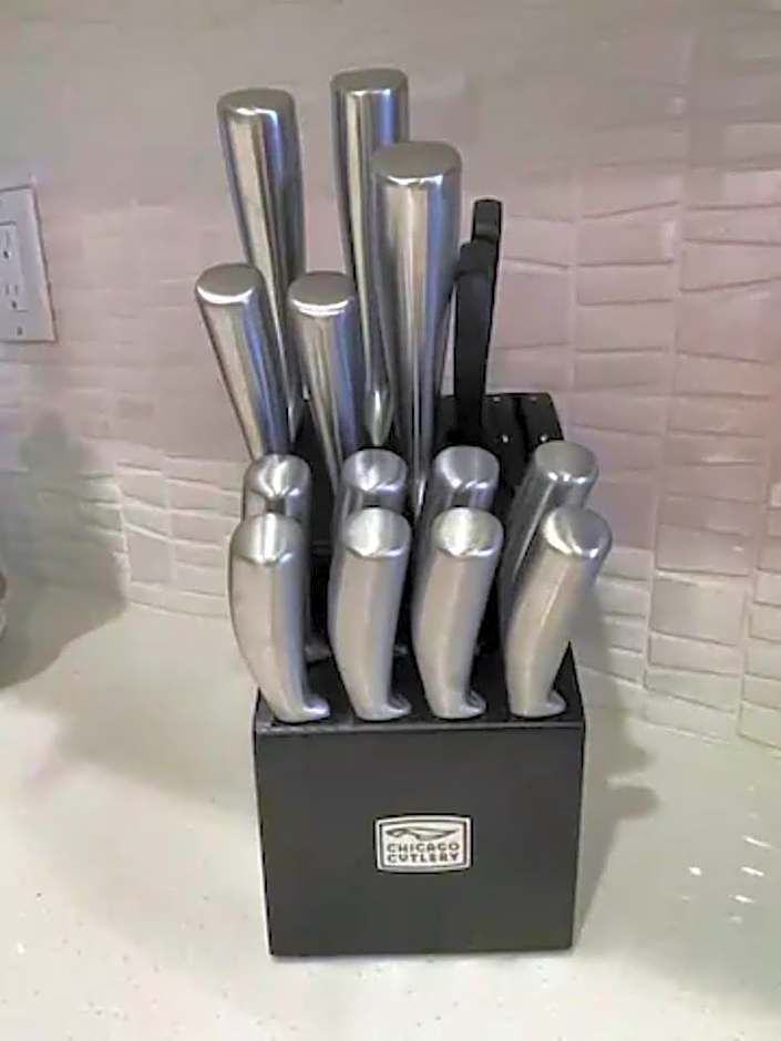 Penthouse One Bedroom Garden View Condo by UCLA