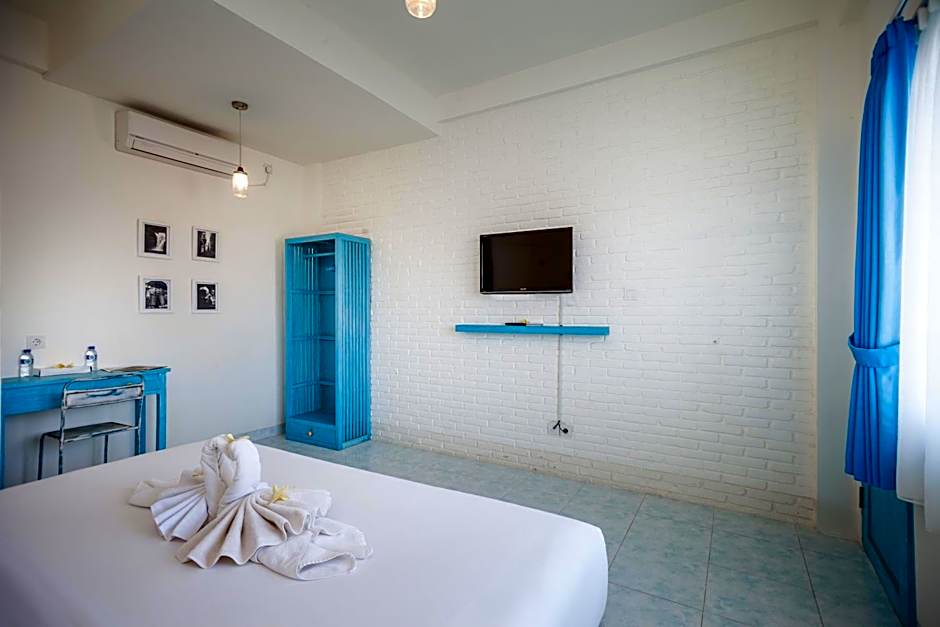Paras Paros Marina Lodge