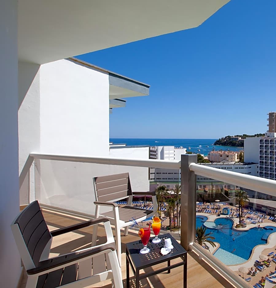 Photo 1 of 7 of Premium Twin Room with Sea View