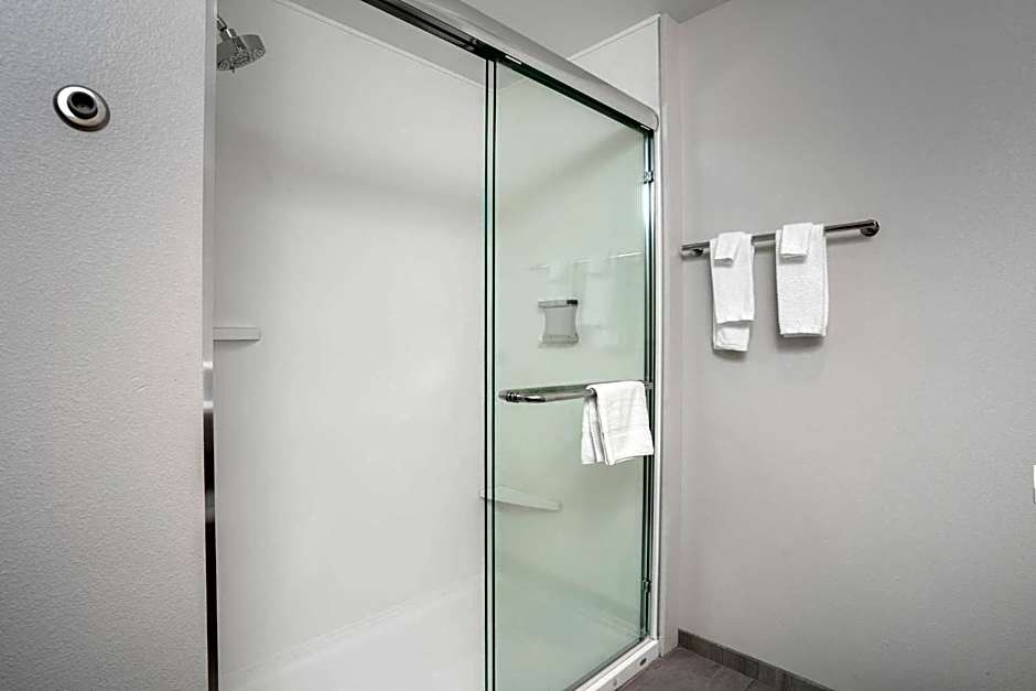 Holiday Inn Express & Suites Cedar Rapids NW - Marion By IHG