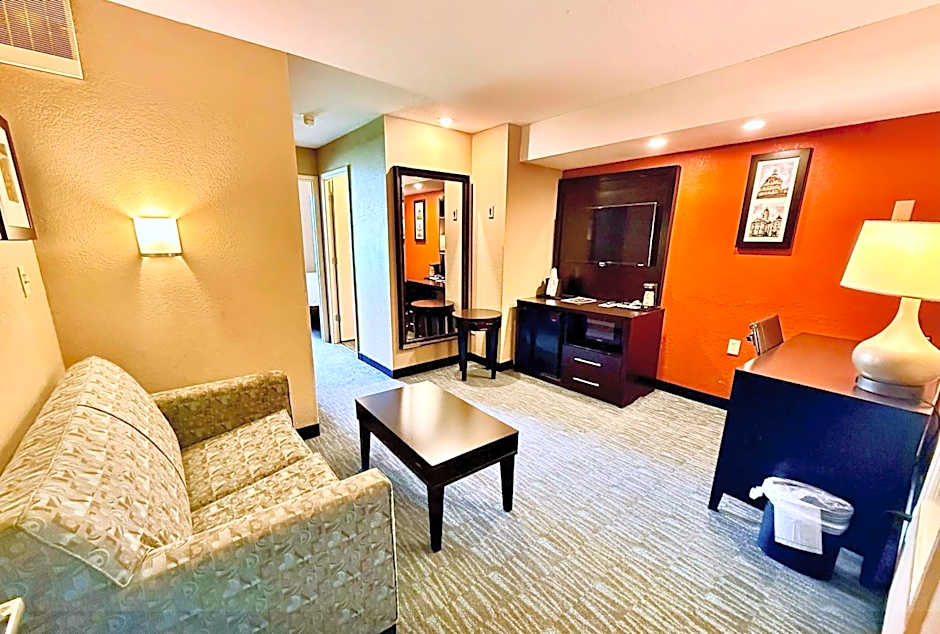 Clarion Inn & Suites Evansville Eastland Area