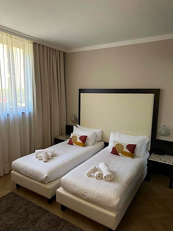 Zdjęcie 1 z 8 — Classic 1 Double Bed or 2 Beds