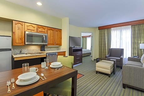 2 King Hearing Accessible Suite Non-Smoking