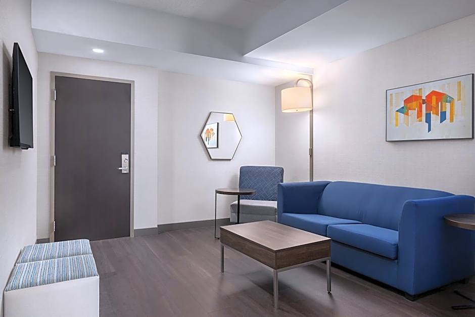 Holiday Inn Express & Suites Vaughan Southwest By IHG