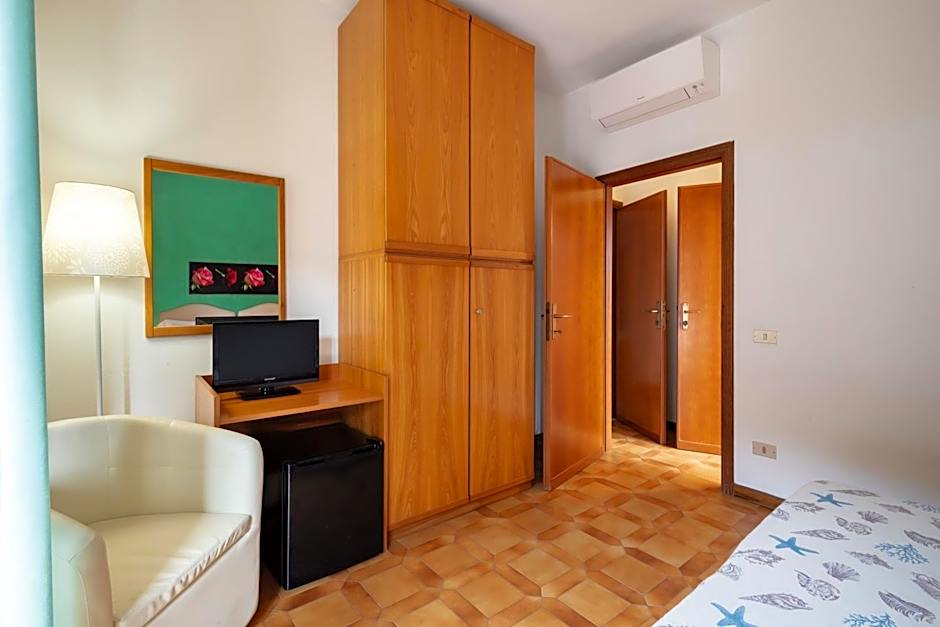 Hotel Parco dei Pini - 100mt dal Mare