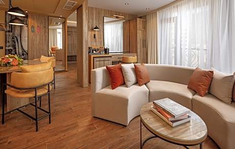 Deluxe Suite with Sea View