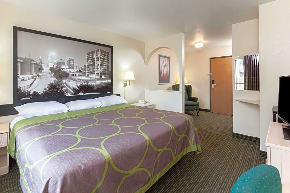 Super 8 by Wyndham Tulsa/Downtown/East