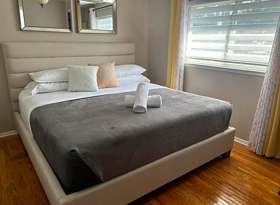 Bright & Cozy 4BR Home for Your Family Stay With Optional Pool Access