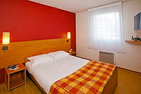 One-Bedroom Apartment (4 Adults)