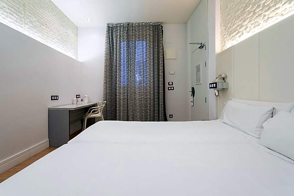 Petit Palace Lealtad Plaza