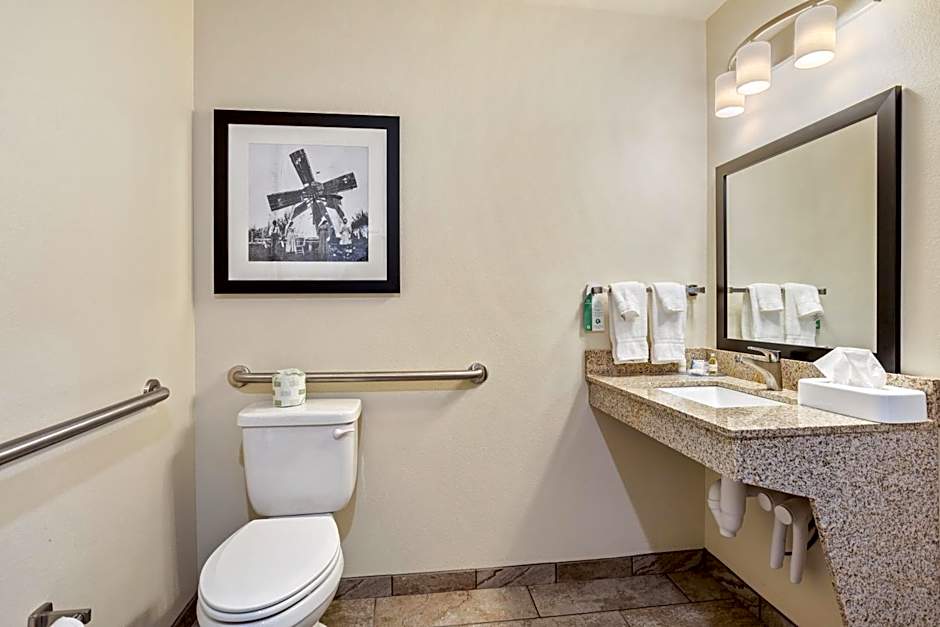 Cobblestone Hotel & Suites - Little Chute