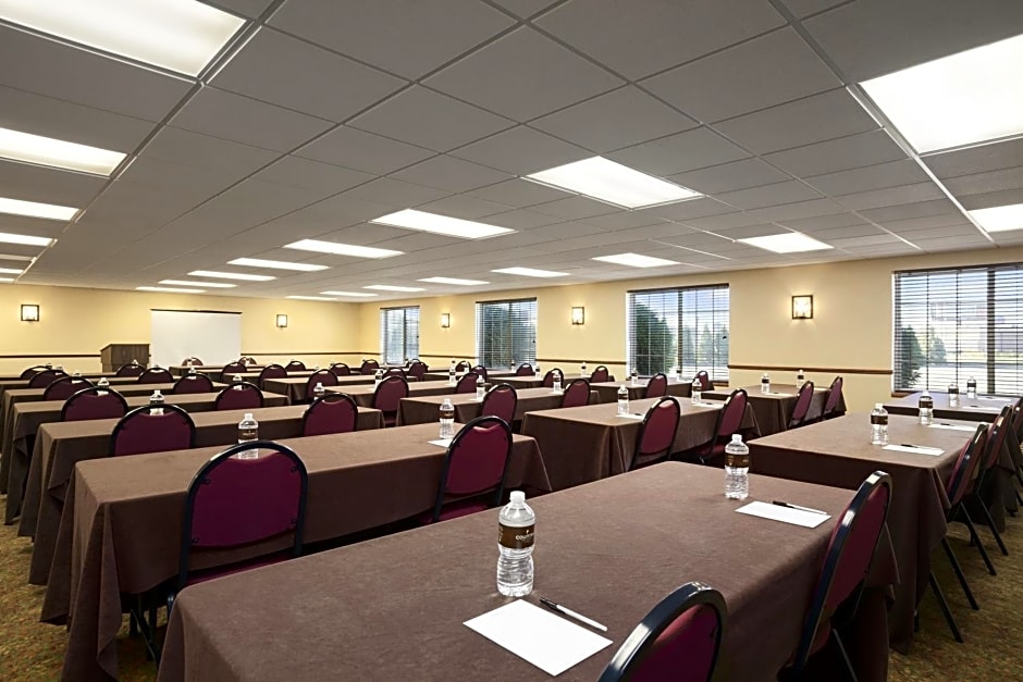 Country Inn & Suites by Radisson Bismarck Waterpark