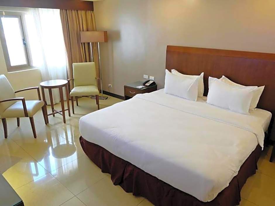 Photo 1 of 21 of Deluxe 1 King Bed
