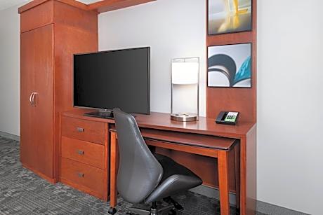 Room, 2 Queen Beds (Mobility/Hearing Access, Roll-In Shwr) (2 Queen Beds)