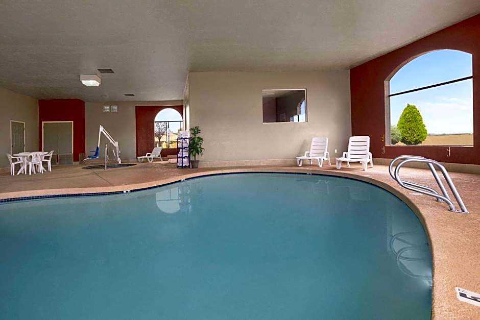 Howard Johnson by Wyndham Holbrook