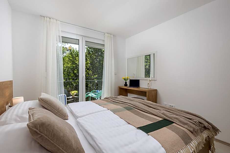 Holiday Homes Oštro