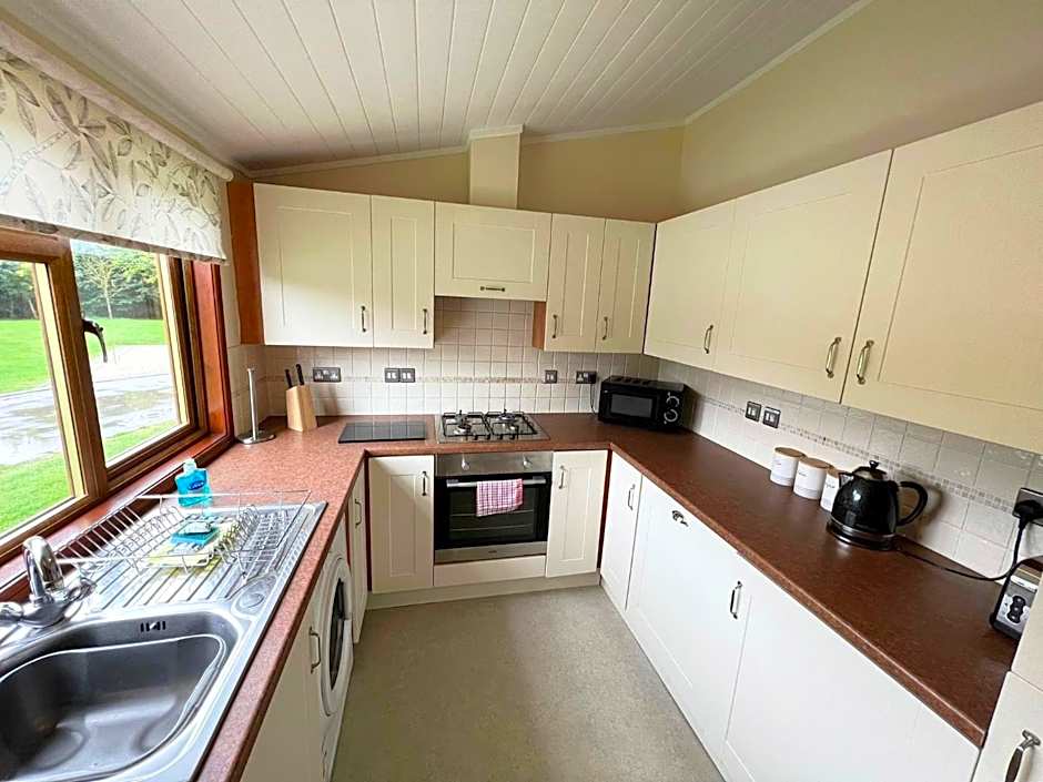 Chestnut Lodge With Hot Tub