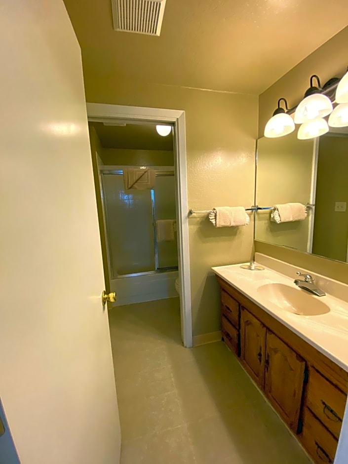 Tahoe Lakeshore Lodge & Spa