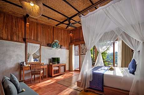 Honeymooner Rain Forest Deluxe with Free Mini-bar