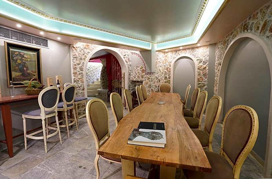 Acropolian Spirit Boutique Hotel