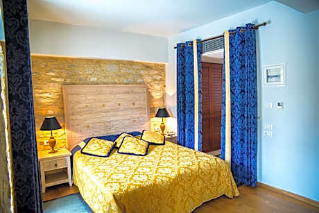 Suite with Pool View, Hydromassage and Fireplace