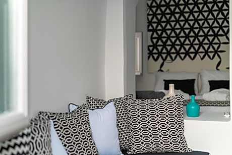 Junior suite with a private jacuzzi & caldera view