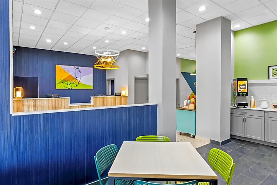 Spark by Hilton Lexington