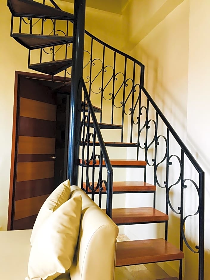 Elliannah Pines Hotel