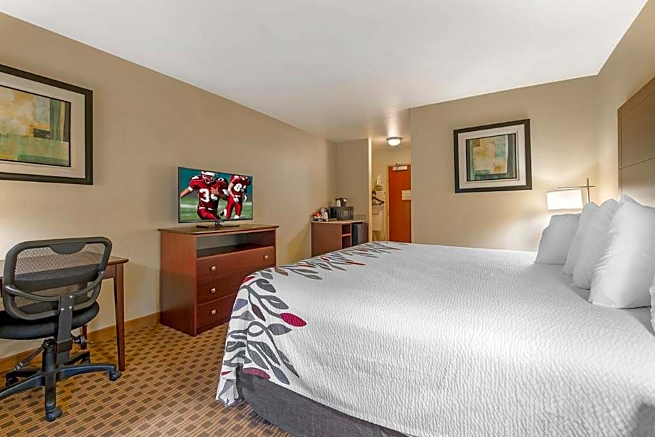 Red Roof Inn Charlestown