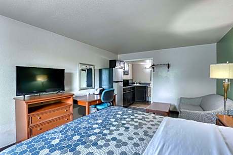 Efficiency Queen Room with Sofa Bed - Non Smoking