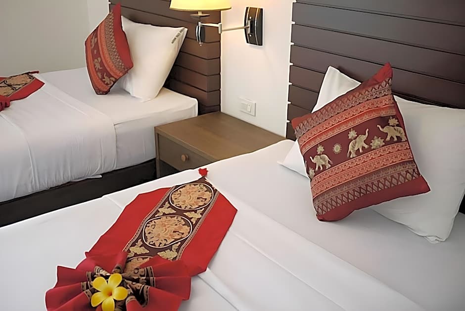 Aromdee @Naithon Beach