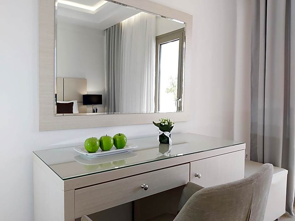 Akrogiali Exclusive Hotel (Adults Only)