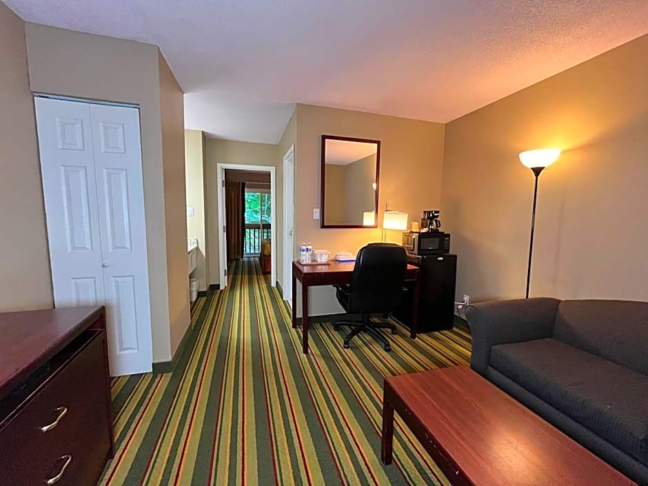 Photo 1 of 10 of 1 Queen Bed Suite